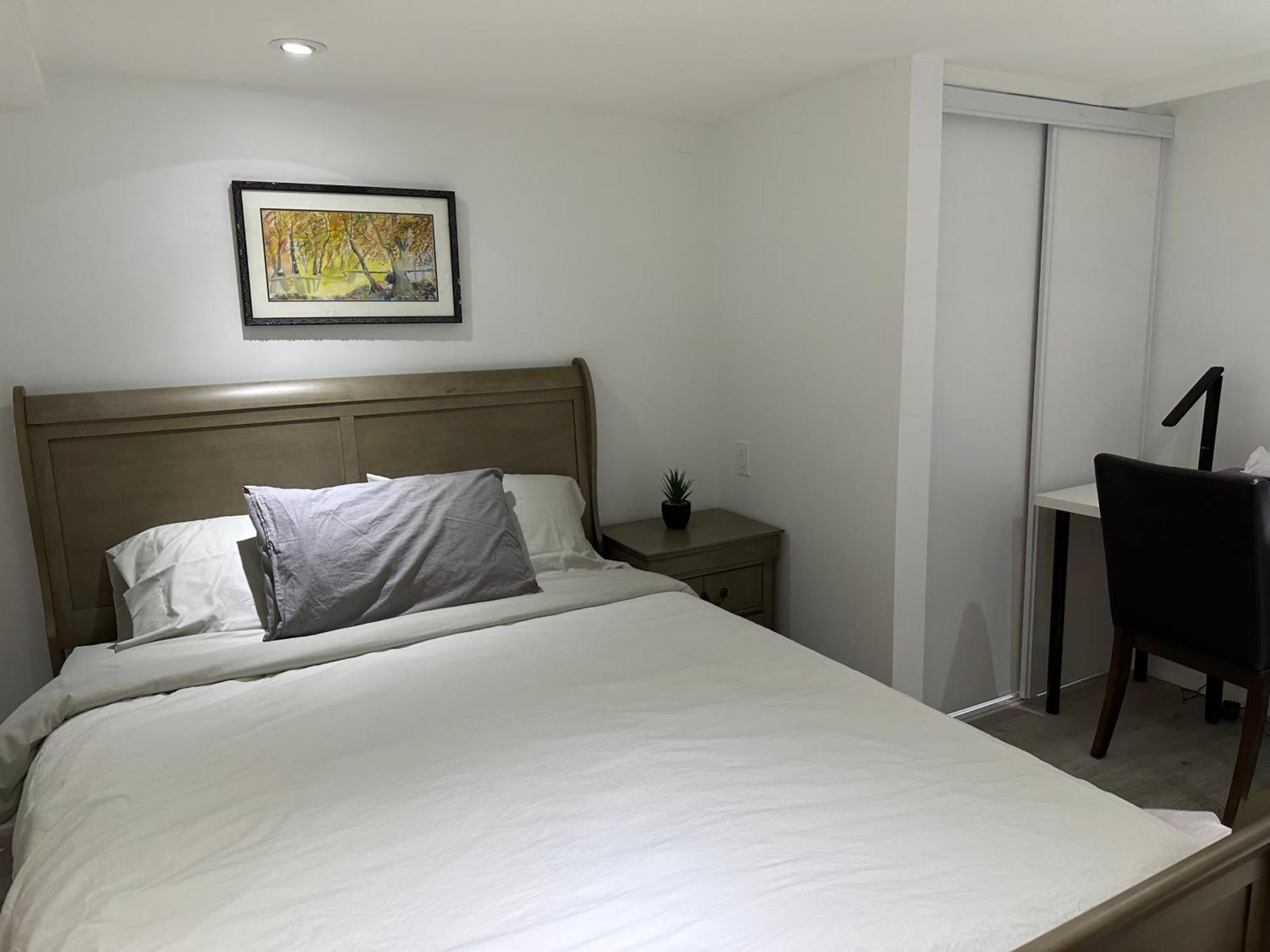 Double Bedroom On Up Or 3 Bedrooms In Basement Near Eglinton Subway Station Toronto Kültér fotó