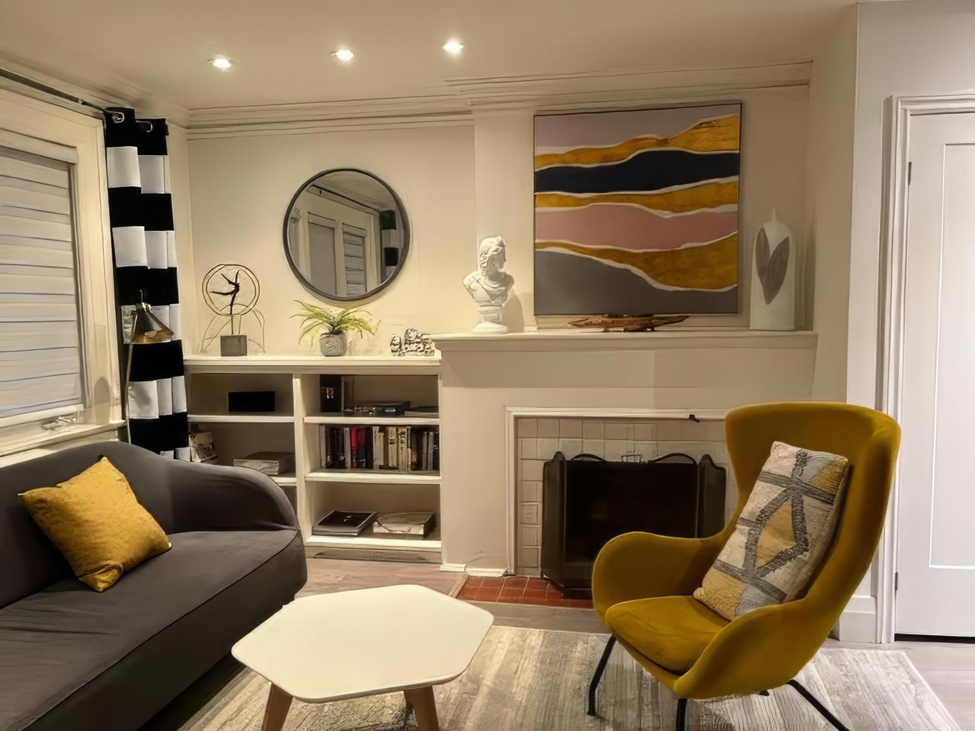 Double Bedroom On Up Or 3 Bedrooms In Basement Near Eglinton Subway Station Toronto Kültér fotó