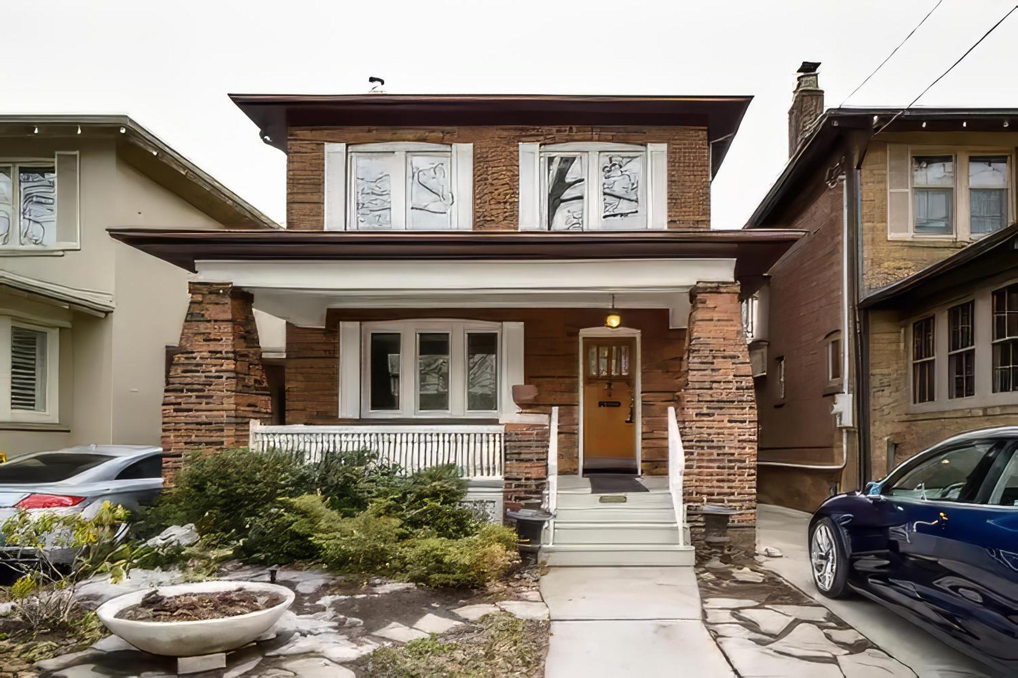 Double Bedroom On Up Or 3 Bedrooms In Basement Near Eglinton Subway Station Toronto Kültér fotó